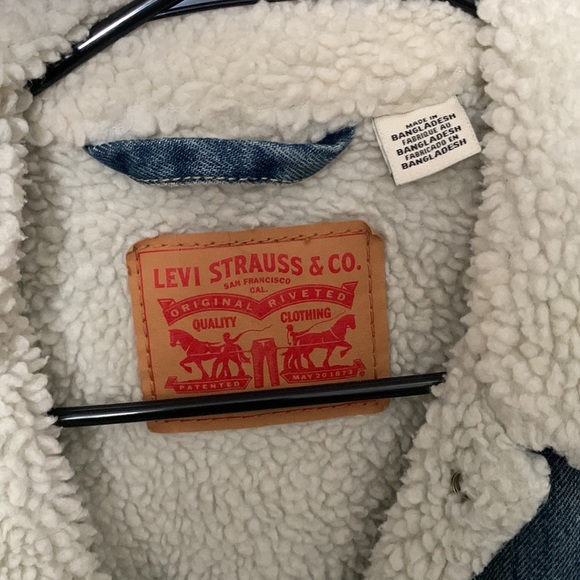 Mens small Levi sherpa-lined jean jacket - Picture 2 of 2